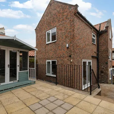 2 Bed In Oc-w793 * Whitby