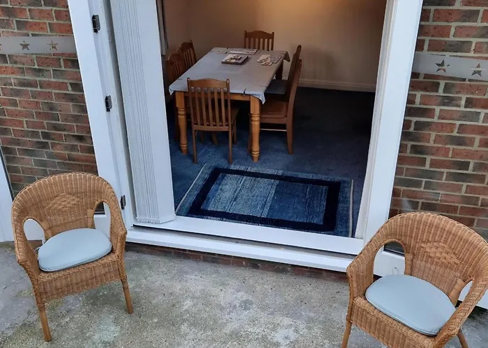 2 Bed In Oc-w793 * Whitby